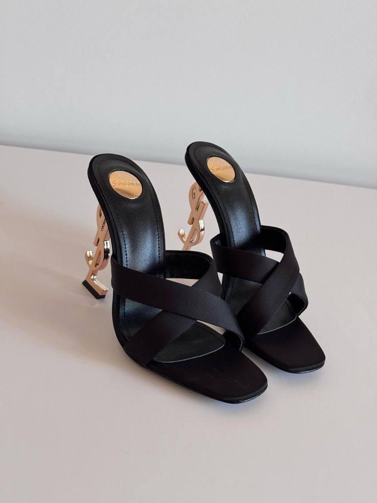 Saint Laurent
Décolleté Opyum in vernice, opium aperte, Dior Donna DIOR Décolleté Slingback J'Adior Tessuto Tecnico Nude