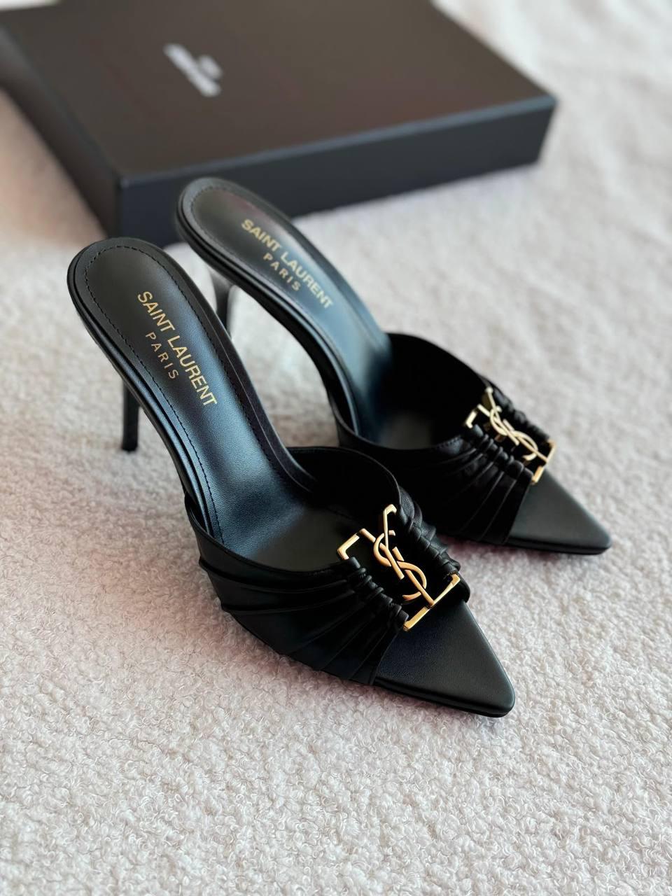 Saint Laurent
Décolleté Opyum in vernice, opium aperte, Dior Donna DIOR Décolleté Slingback J'Adior Tessuto Tecnico Nude