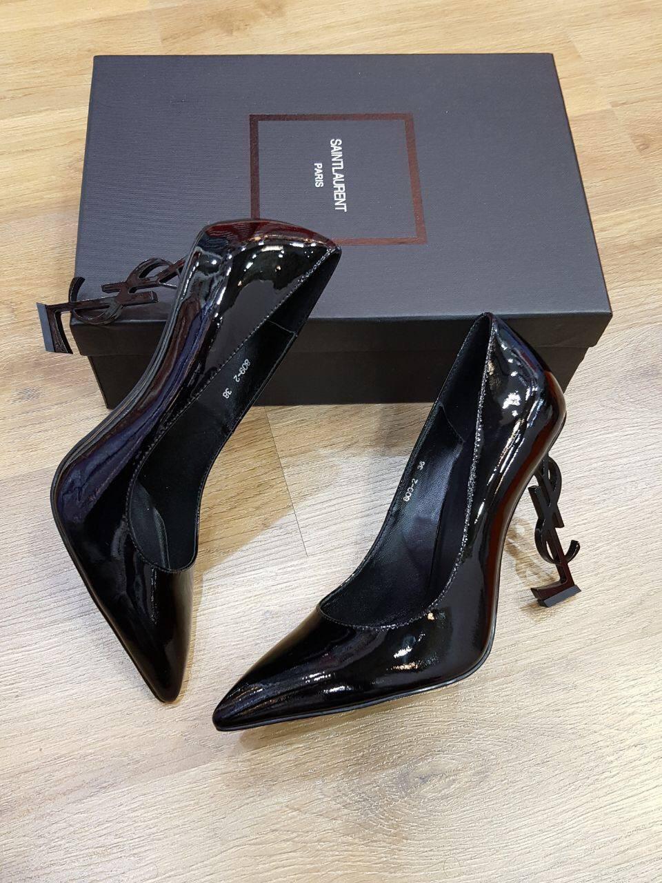 Saint Laurent
Décolleté Opyum in vernice, opium aperte, Dior Donna DIOR Décolleté Slingback J'Adior Tessuto Tecnico Nude